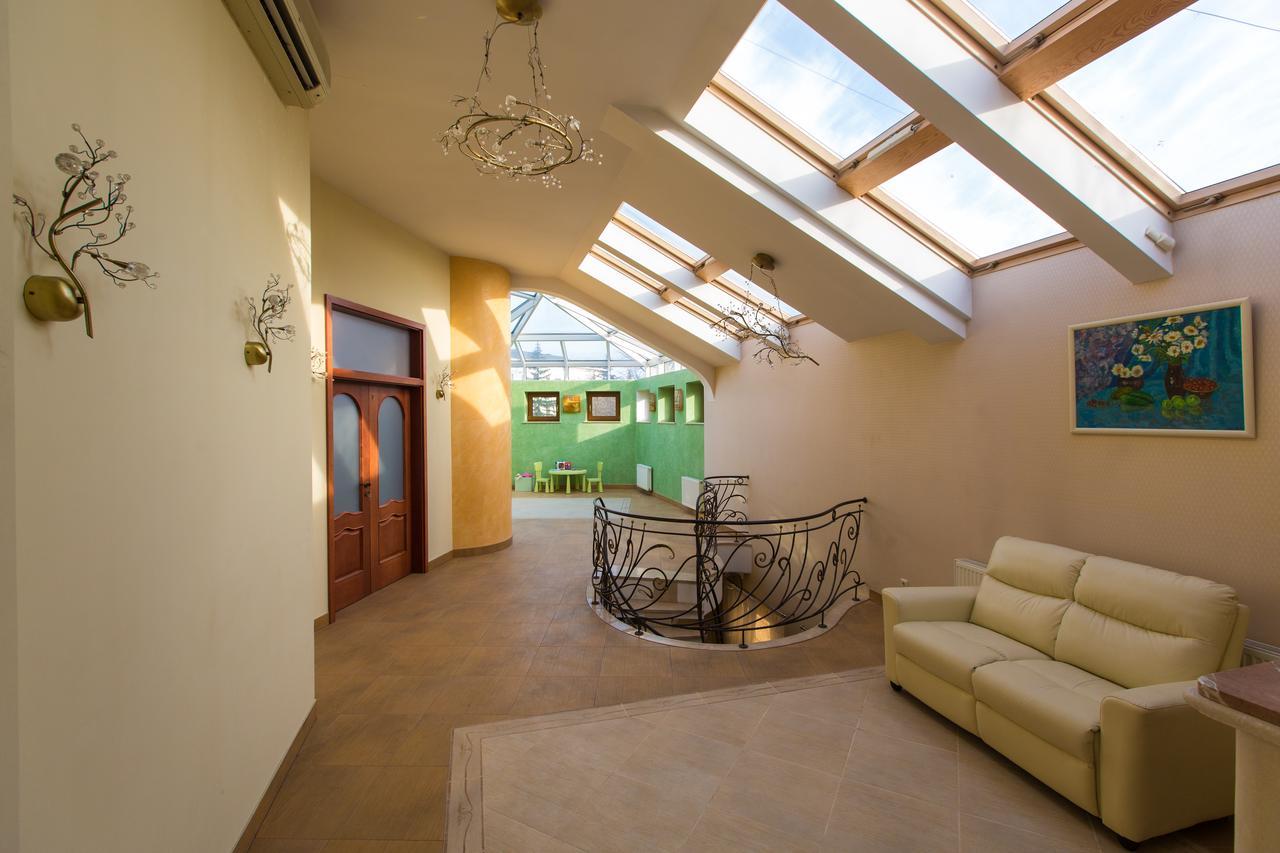 10 Rooms Lviv Dış mekan fotoğraf