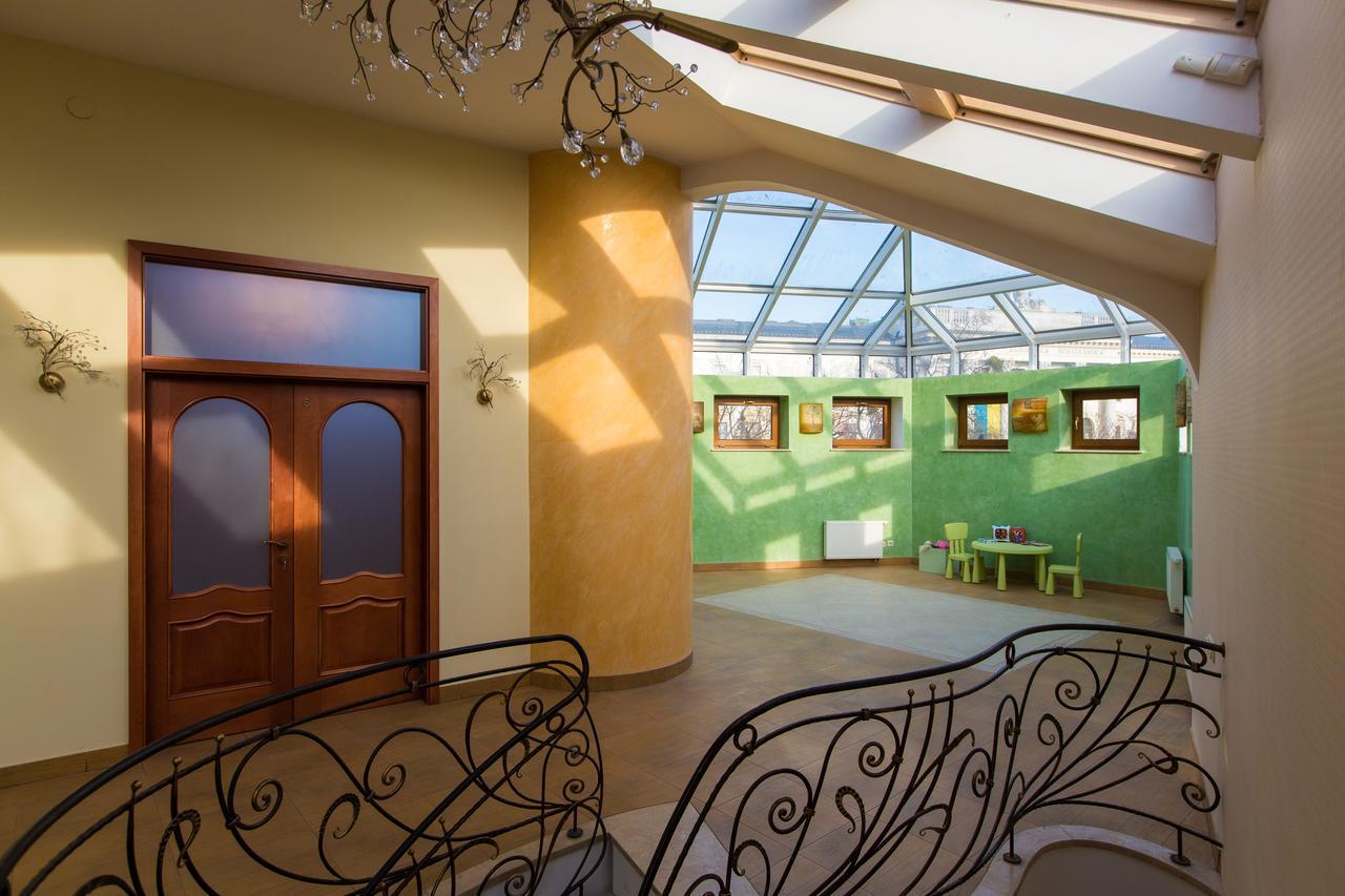 10 Rooms Lviv Dış mekan fotoğraf