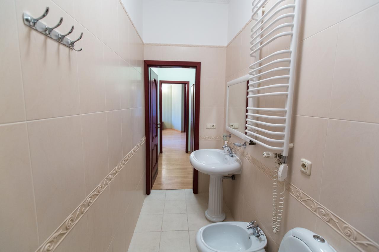 10 Rooms Lviv Dış mekan fotoğraf