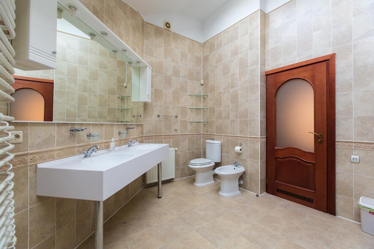 10 Rooms Lviv Dış mekan fotoğraf