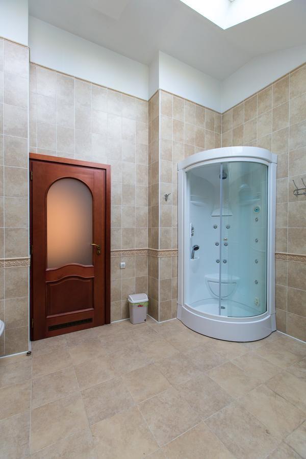10 Rooms Lviv Dış mekan fotoğraf